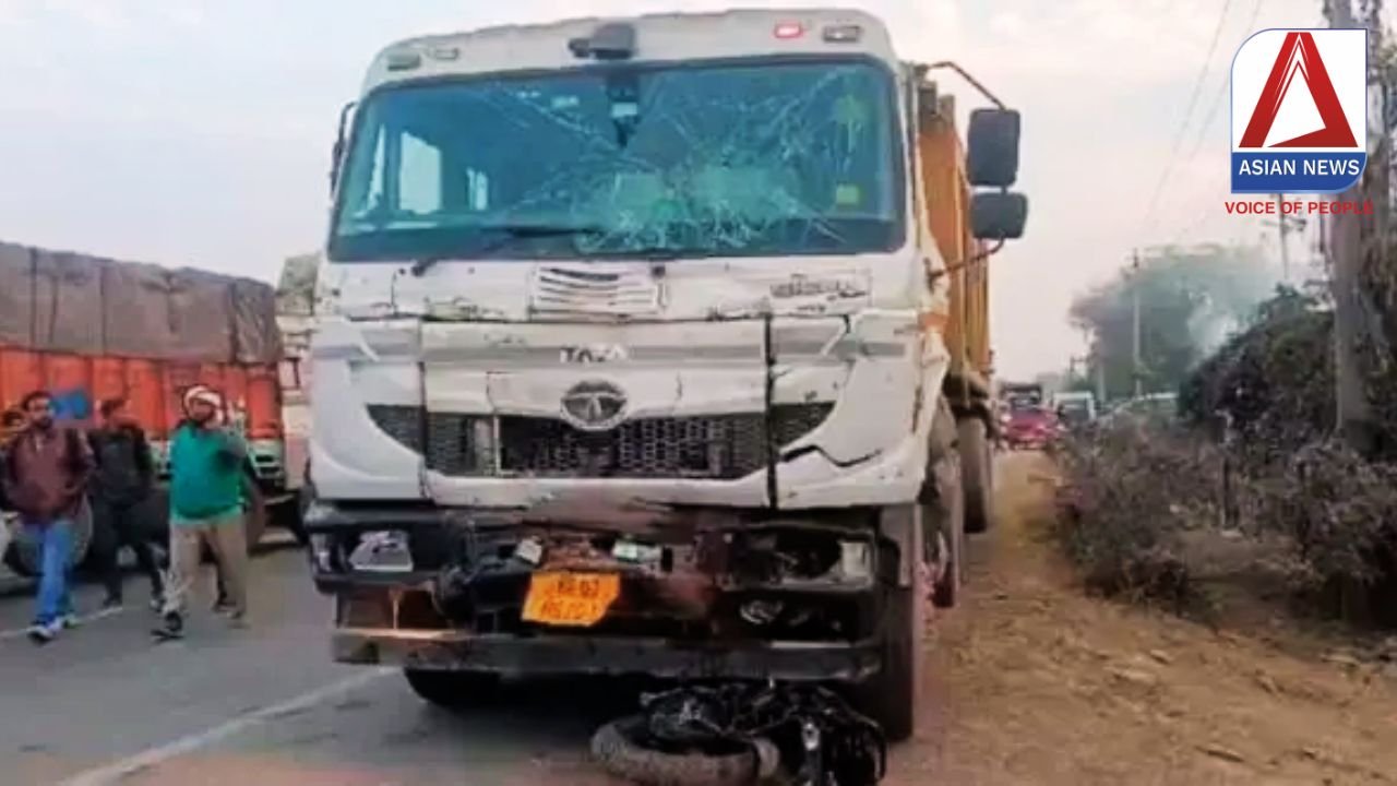Bhind Road Accident : कार और डंपर में जौरदार टक्कर, 3 की मौत 2 घायल.....