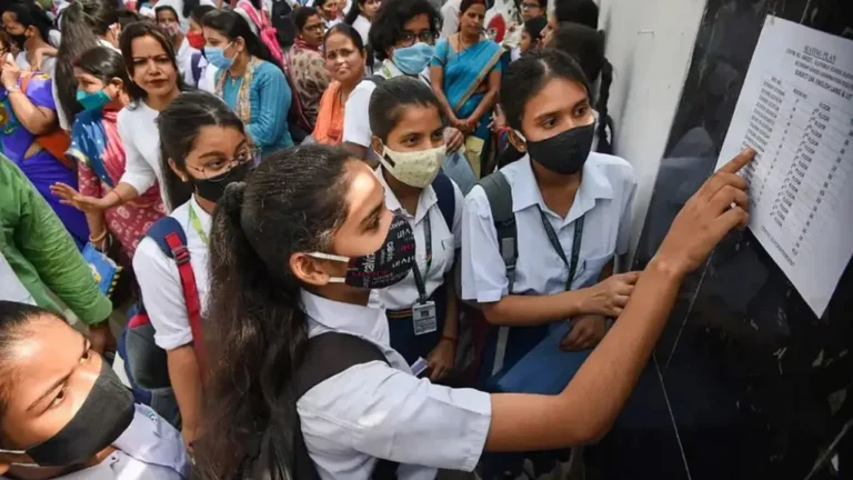 CBSE Board Exam: साल में दो बार होंगी CBSE बोर्ड 10वीं की परीक्षा...पढ़े पूरी खबर
