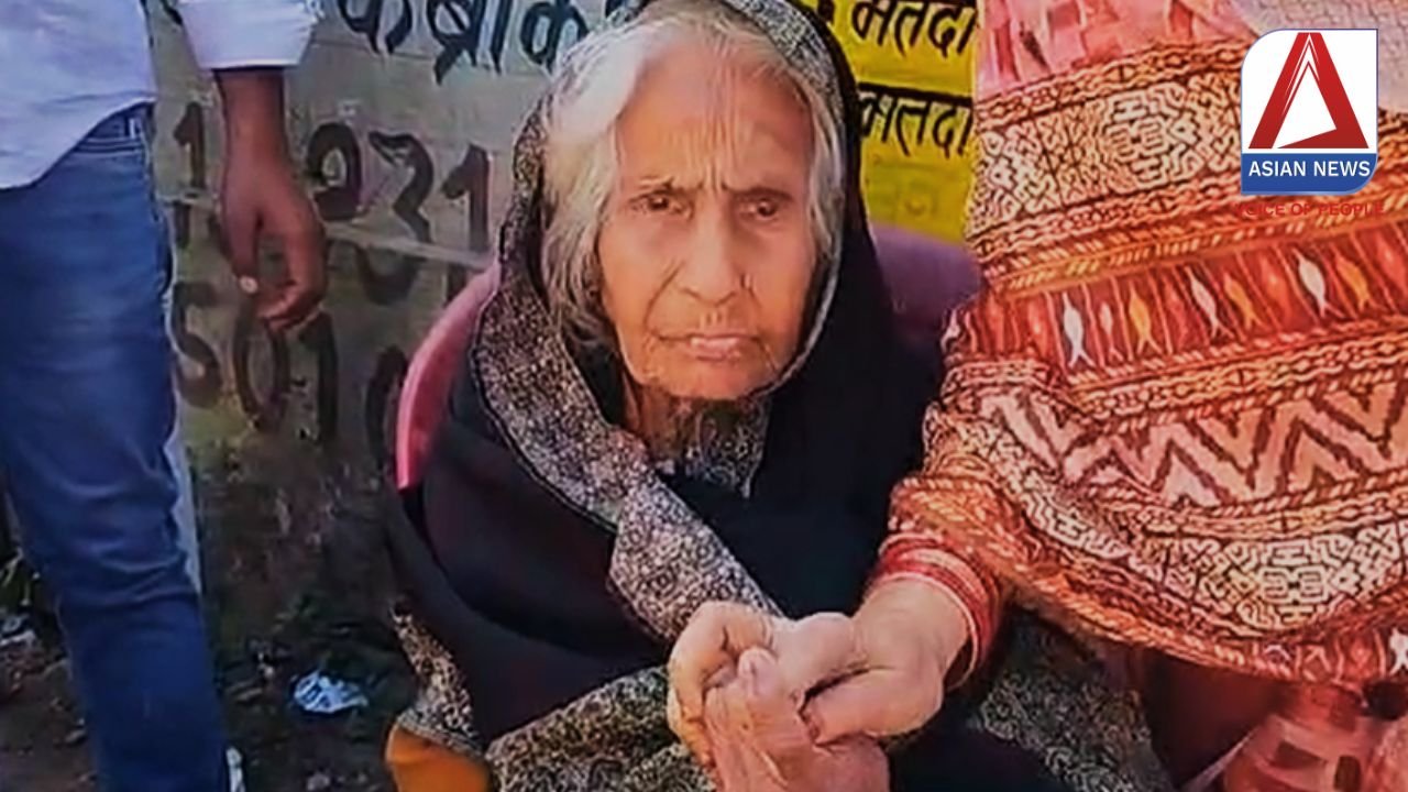 CG Election 2025 : मरवाही जिले की सबसे अधिक उम्र की मतदाता लक्ष्मी देवी पहुंची मतदान करने...देखें वीडियो