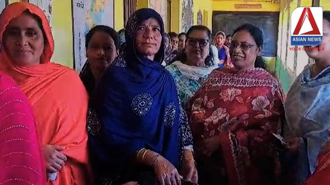 CG Election 2025 : विधायक लता उसेंडी ने किया मतदान, परिवार के साथ ली सेल्फी....