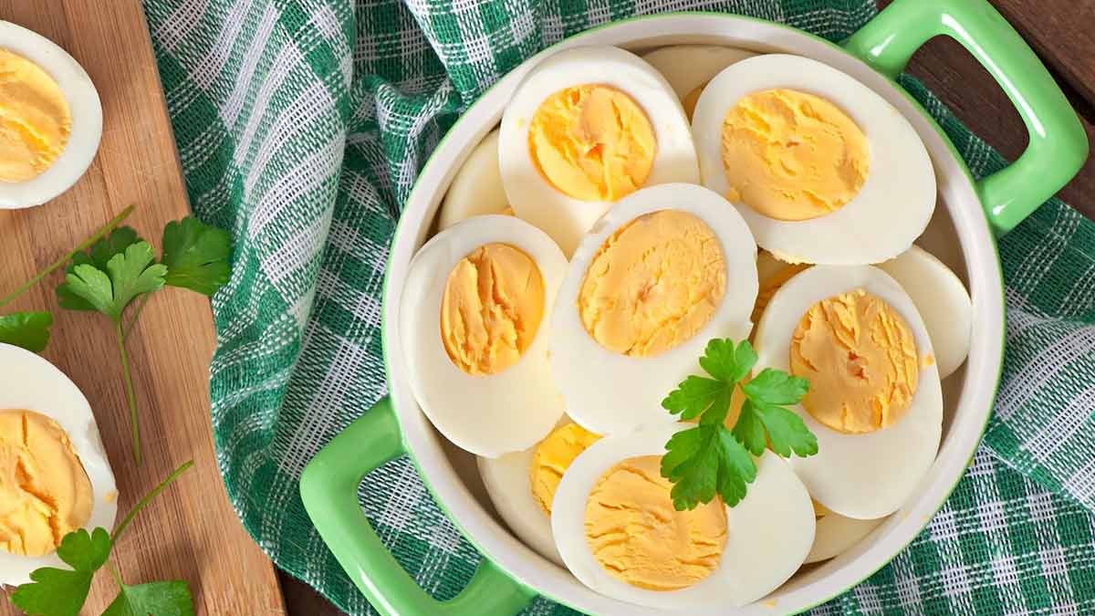 Health Care : क्या खाली पेट अंडा खाना सेहत के लिए सुरक्षित है?