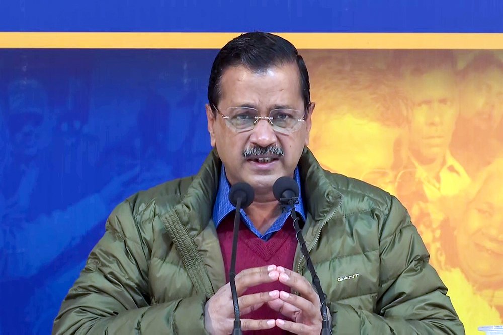 Delhi Elections 2025 : 15 करोड़ के आरोप पर केजरीवाल के घर पहुँची एसीबी...