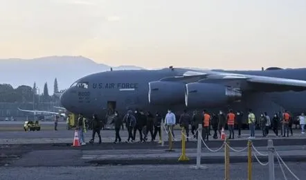 Immigrant Indian : अमेरिका से लौटे अवैध अप्रवासी भारतीय, अमृतसर एयरपोर्ट पर लैंड हुआ विमान...