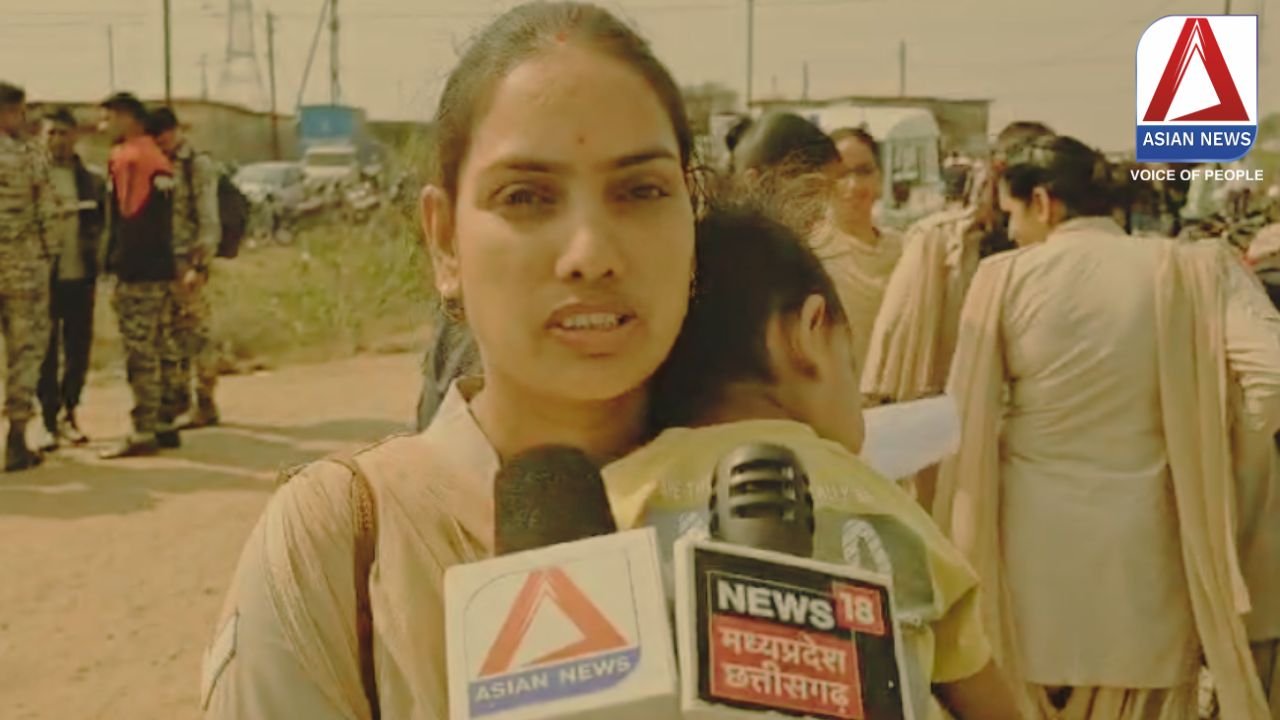 Lormi News : गोद में मासूम बच्चा लेकर मतदान ड्यूटी में पहुंची महिला आरक्षक...वीडियो हो रहा वायरल