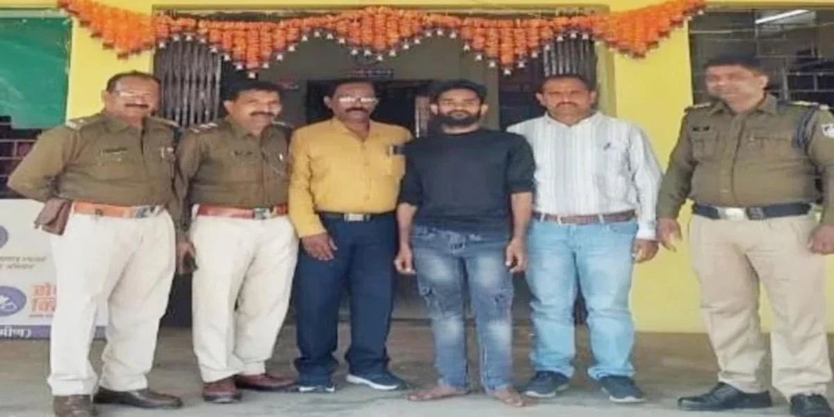 MP News : छात्रा से छेड़छाड़ का आरोपी शिक्षक, कुंभ से पुलिस ने किया गिरफ्तार...