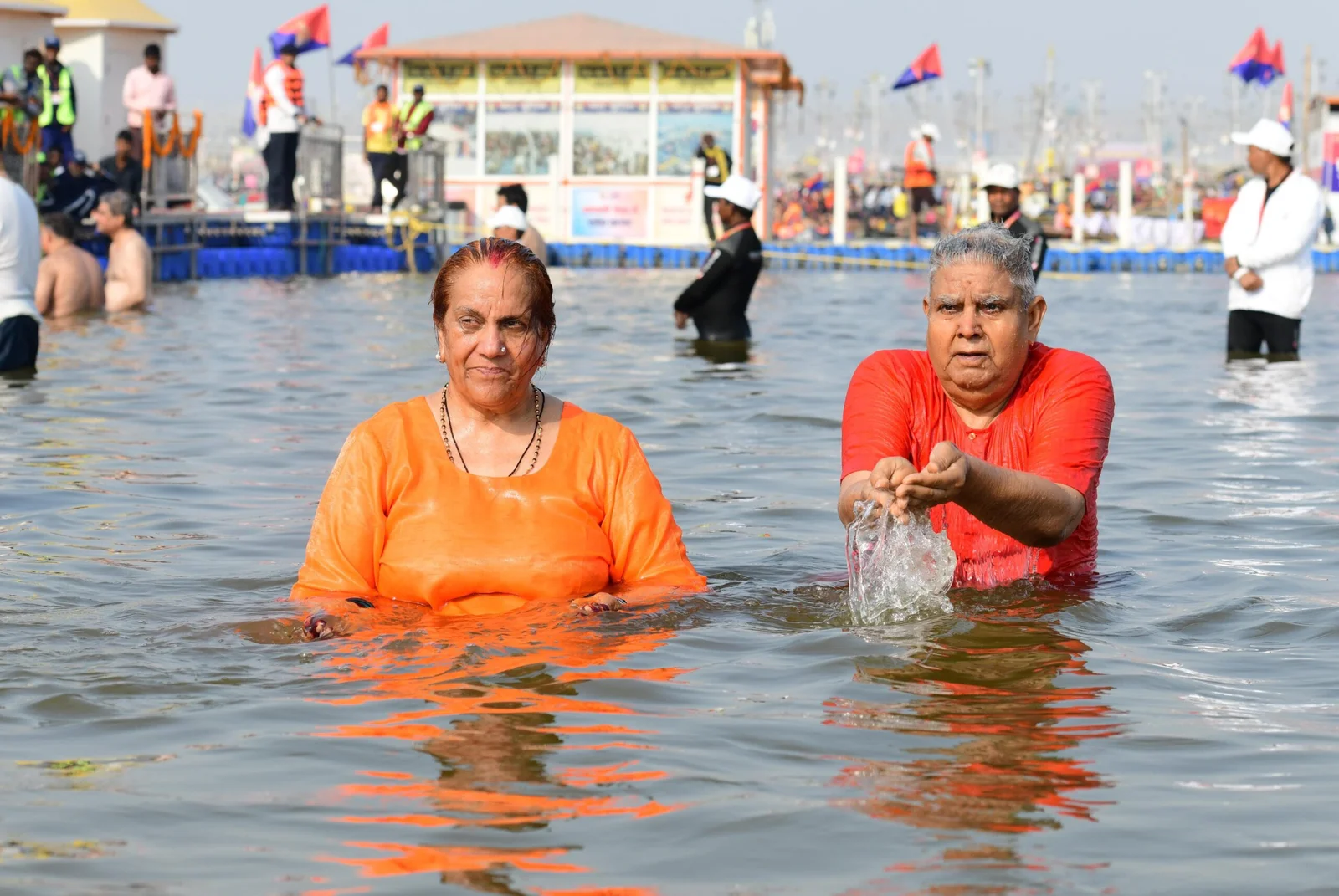 Mahakumbh 2025: प्रयागराज पहुंचे उपराष्ट्रपति धनखड़, संगम में लगाई डुबकी...