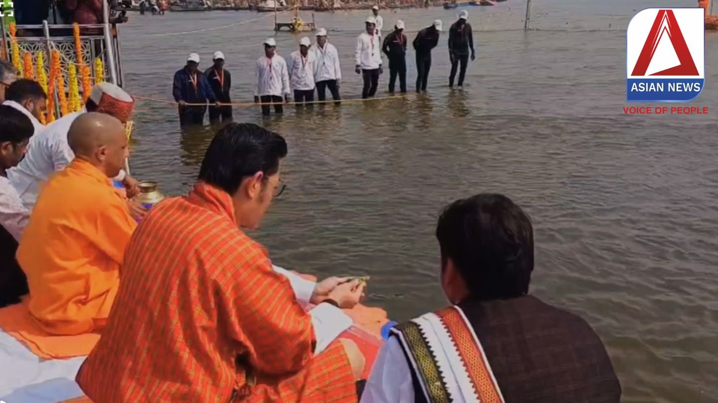 Mahakumbh 2025 : भूटान नरेश और सीएम योगी ने त्रिवेणी संगम पर की भव्य आरती....