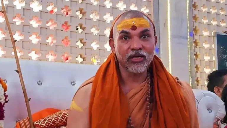 Mahakumbh 2025: शंकराचार्य को बाहर करने की मांग, CM योगी के विरोध पर संत समाज...