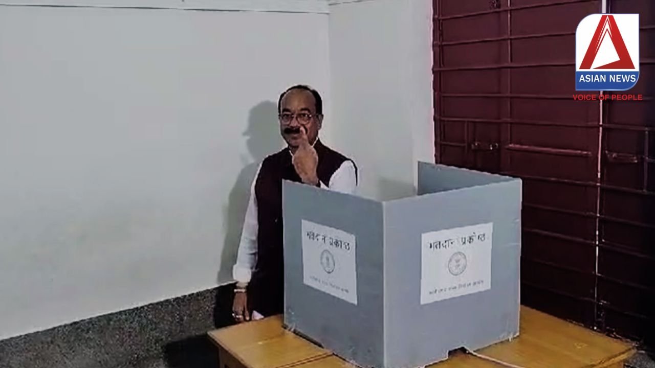 Municipal Elections 2025 : उपमुख्यमंत्री अरुण साव ने किया मतदान, युवाओं से की अधिक संख्या में वोट डालने की अपील
