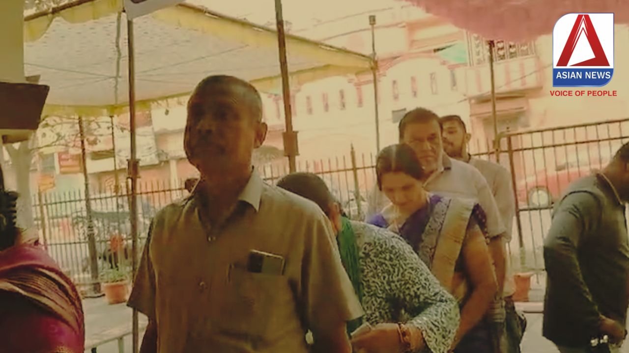 Municipal Elections 2025 : मतदान प्रक्रिया शुरू होते ही लगने लगी लंबी कतारें...देखें वीडियो