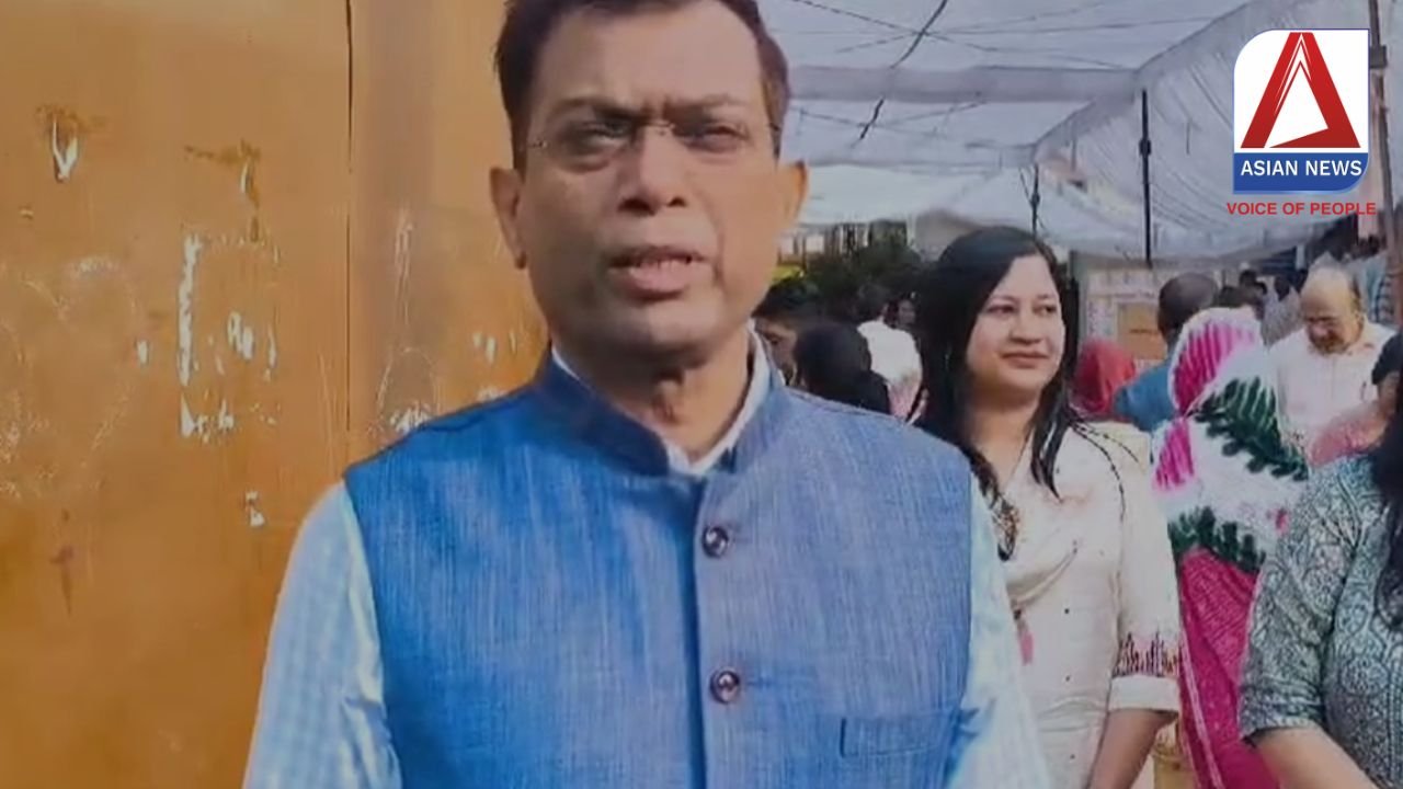 Municipal Elections : राज्य निर्वाचन आयुक्त अजय सिंह ने परिवार संग किया मतदान
