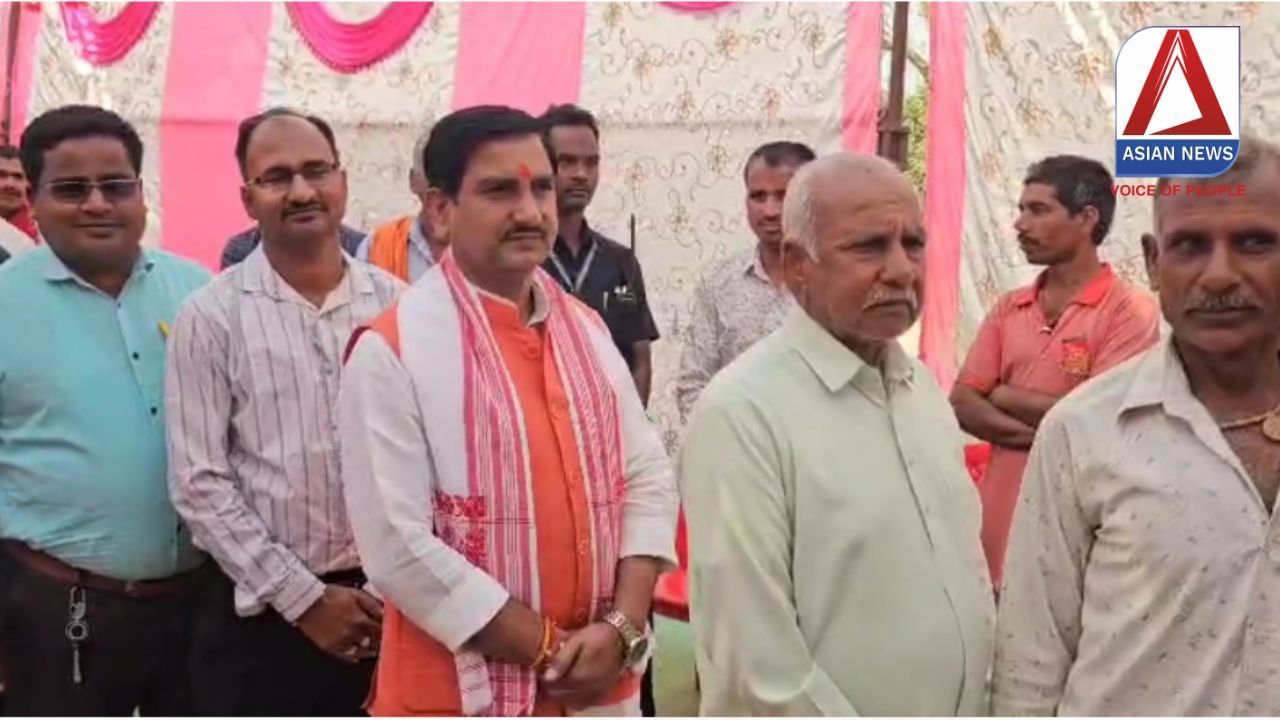 Panchayat Chunav : केंद्रीय राज्य मंत्री तोखन साहू ने अपने गृह ग्राम डिंडौरी में किया मतदान