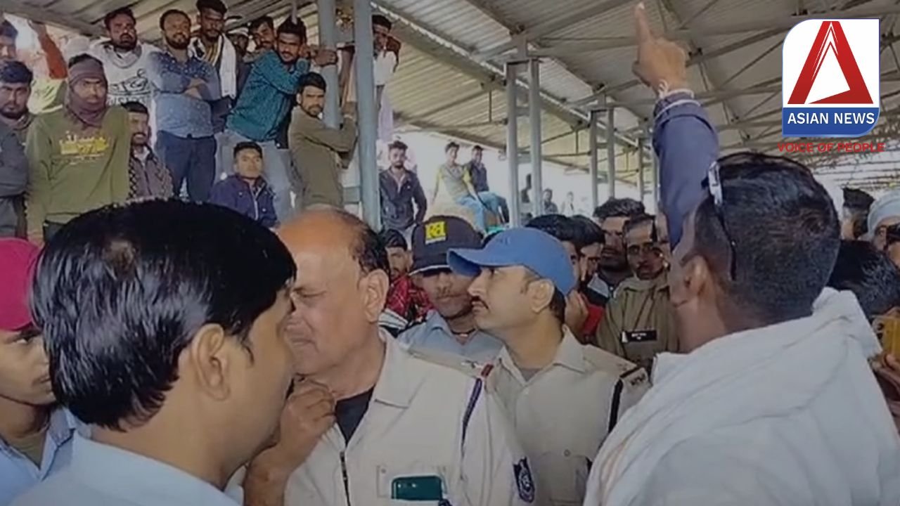 Pipariya Breaking : धान मूल्य को लेकर किसानों का हंगामा, मंडी प्रबंधन ने नीलामी रोकी....देखें वीडियो