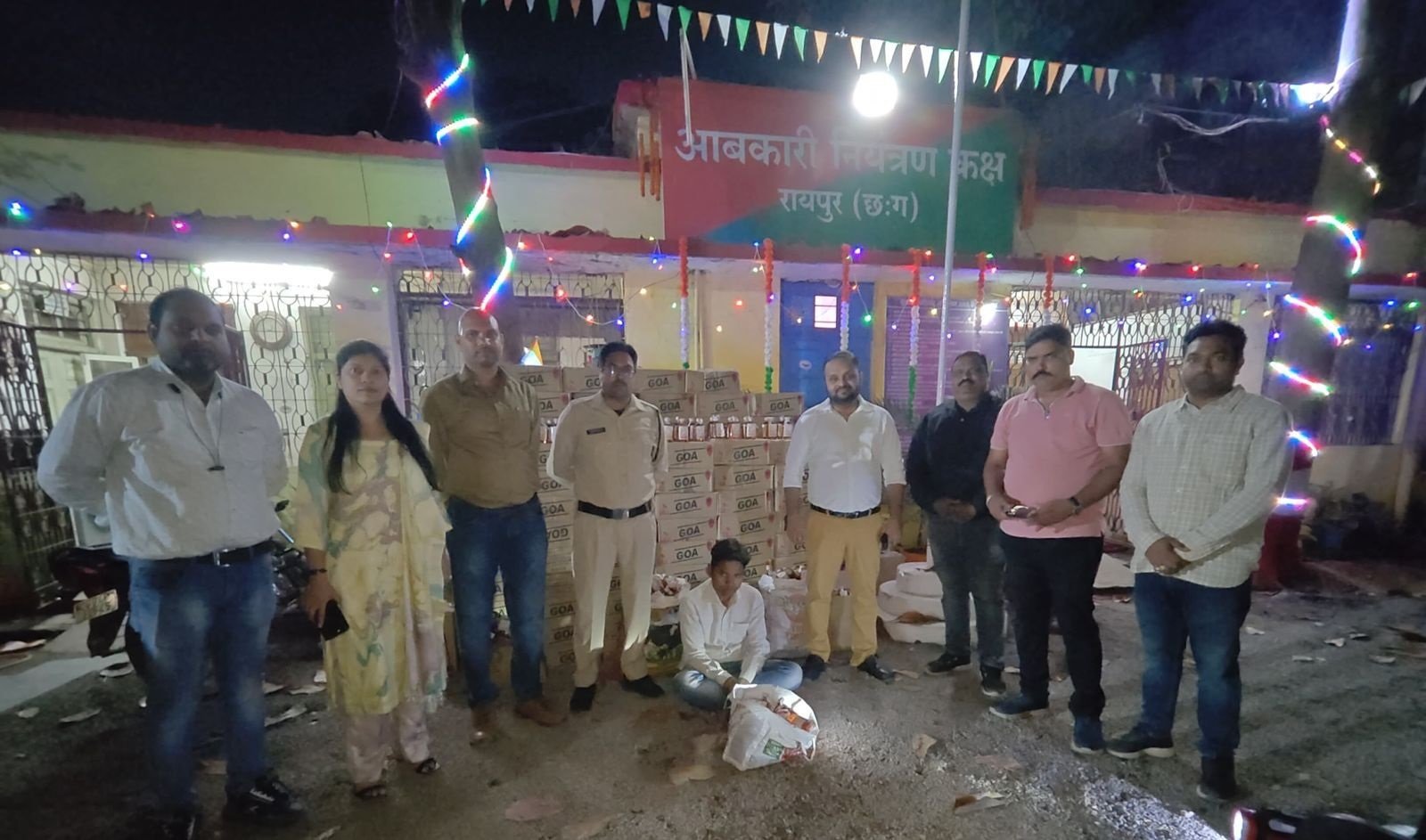 Raipur Breaking: छत्तीसगढ़ में चुनावी आचार संहिता के बीच अवैध शराब पर बड़ी कार्रवाई...