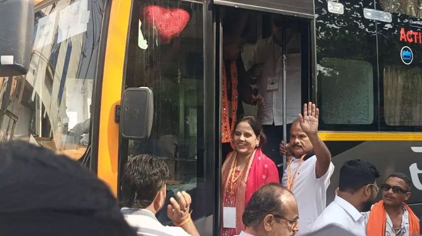 Raipur News: नव निर्वाचित मेयर मीनल चौबे प्रयागराज महाकुंभ के लिए रवाना...