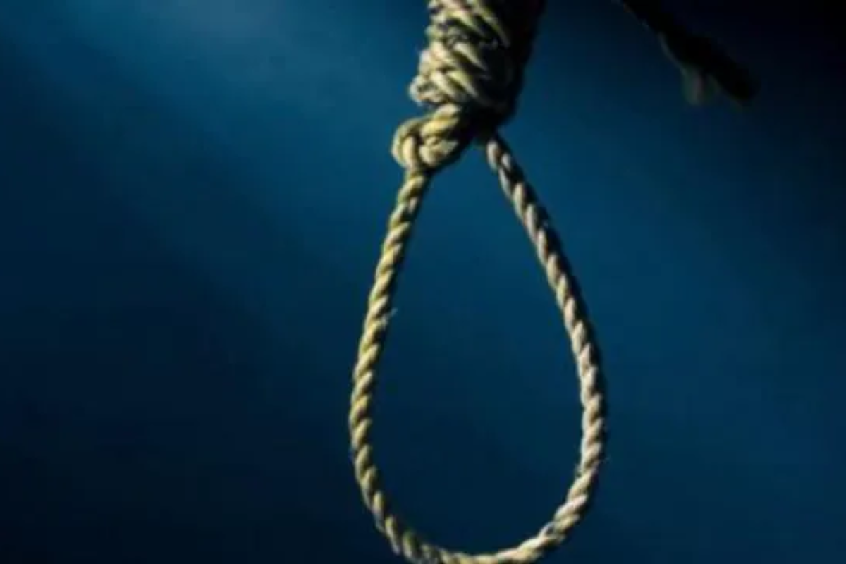 CG News: पत्नी सरपंच चुनाव हारी, गम में पति ने फांसी लगाकर दे दी जान... CG News: पत्नी सरपंच चुनाव हारी, गम में पति ने फांसी लगाकर दे दी जान...