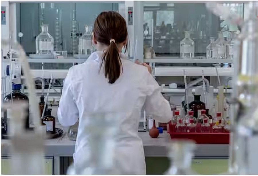 कितना कमाते हैं परमाणु वैज्ञानिक : कितना मुश्किल होता है ये काम जानकार हैरान रह जाएंगे 3 WhatsApp Image 2025 02 02 at 9.10.52 PM 1