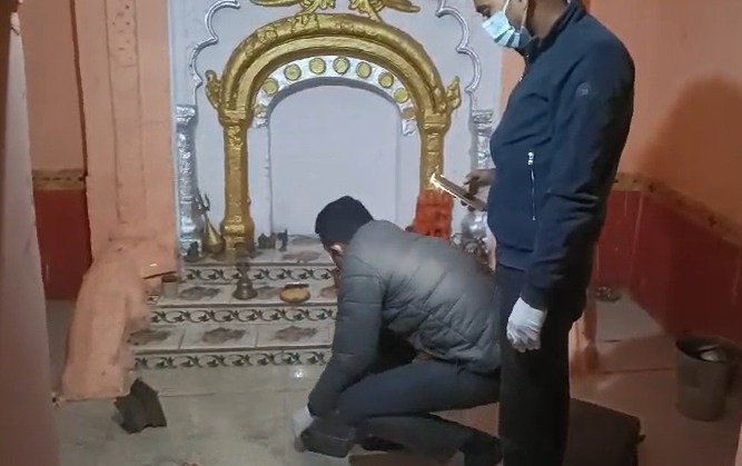UP News : हरदोई में मंदिर से अष्टधातु की मूर्तियां चोरी, श्रद्धालुओं में आक्रोश...