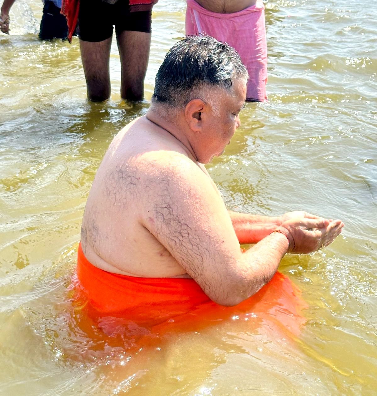 Mahakumbh 2025 : अंबिकापुर विधायक राजेश अग्रवाल ने प्रयागराज के त्रिवेणी संगम में लगाई आस्था की डुबकी....