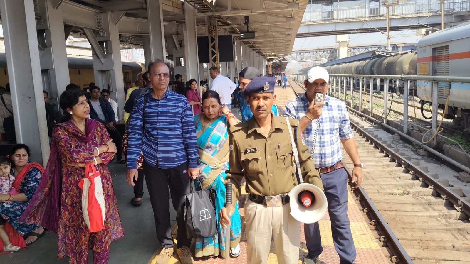 Raipur Breaking: नई दिल्ली स्टेशन पर हुई भगदड़ के बाद रायपुर रेलवे स्टेशन पर अलर्ट जारी...