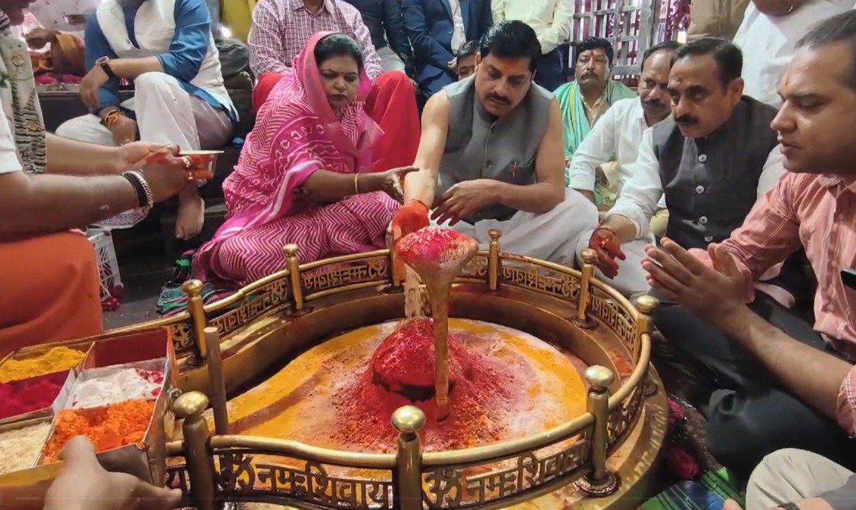 MP News: CM मोहन यादव ने उज्जैन के ओंकारेश्वर मंदिर में की पूजा-अर्चना...