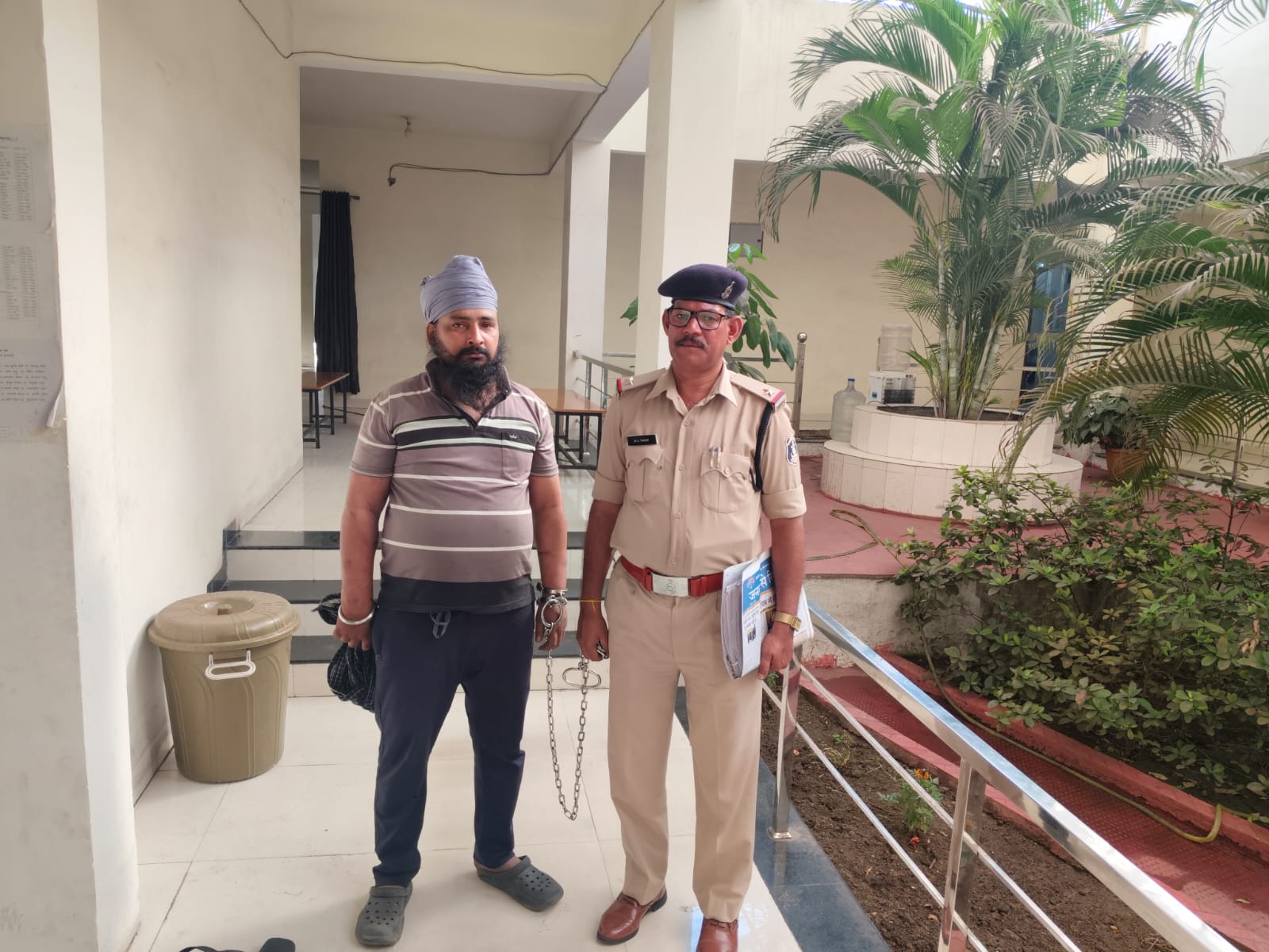 Raipur Breaking: नशे के खिलाफ पुलिस की बड़ी कार्रवाई, चिट्टा और अफीम के साथ आरोपी गिरफ्तार...