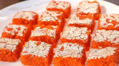 Carrot Barfi : इस सर्दी ट्राई करें हलवे से अलग एक टेस्टी मिठाई...