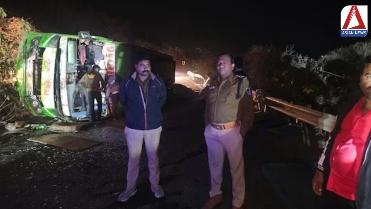 MP News: महाकुंभ स्नान कर लौट रहे श्रद्धालुओं से भरी बस गिरी खाई में...