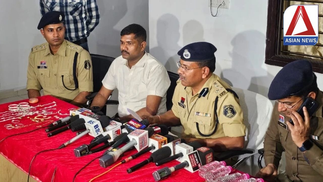 Sex Racket : रायपुर में देह व्यापार रैकेट का भंडाफोड़, 17 दलाल गिरफ्तार...