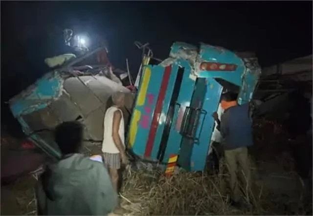 MP News : श्रद्धालुओं की बस हुई दुर्घटनाग्रस्त, 5 की मौत 35 घायल...