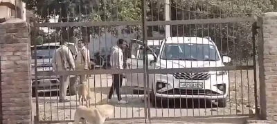 IT Raid : पान मसाला, इत्र और कोल्ड स्टोरेज कारोबारियों के 35 ठिकानों पर आयकर विभाग की छापेमारी...