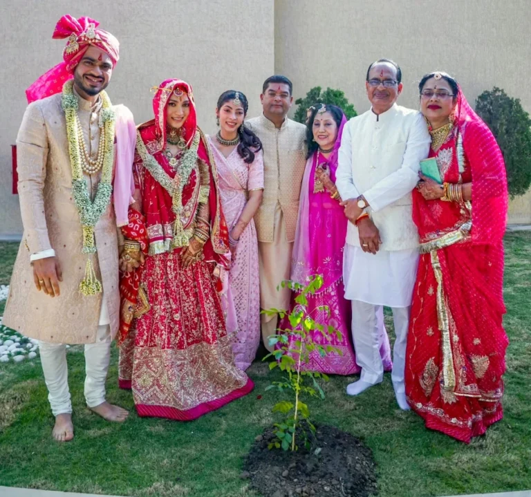 MP News : केंद्रीय कृषि मंत्री शिवराज के घर पहुंची बहु रिद्धि, बोले- बेटी घर आई है...