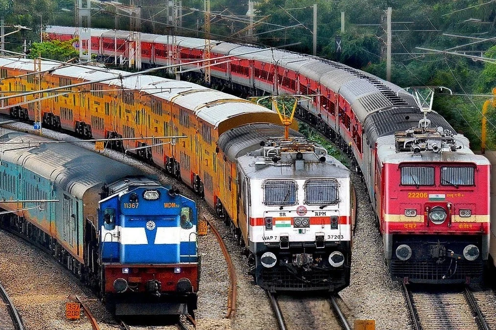 CG News: रेलवे ने कटनी-चिरमिरी मेमू ट्रेन की रद्द, कुंभ मेले के लिए विशेष ट्रेनों का परिचालन...