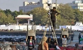 Delhi Chief Minister Oath Ceremony: दिल्ली के नए सीएम के शपथ ग्रहण समारोह के लिए सजने लगा रामलीला मैदान..