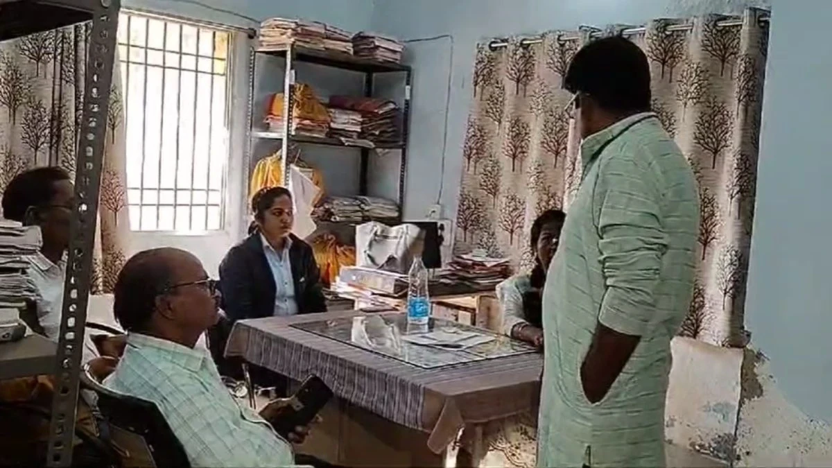 ACB Raid : एसीबी की बड़ी कार्रवाई, रिश्वत लेते नापतौल विभाग की अधिकारी गिरफ्तार...