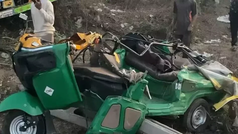 Big Accident : तेज रफ्तार ट्रक ने ऑटो को मारी टक्कर, 6 की मौत...