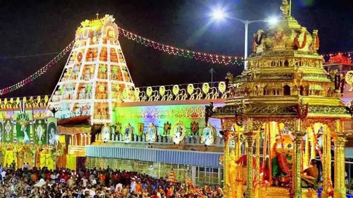 Tirupati Balaji Temple : टीटीडी का बड़ा फैसला, 18 कर्मचारियों पर कार्रवाई...
