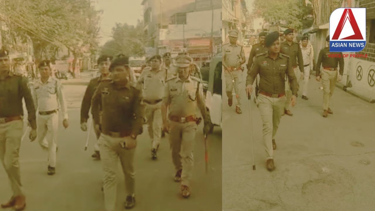 नगरी निकाय चुनाव के मद्देनजर राजधानी रायपुर में पुलिस द्वारा निकाला जा रहा फ्लैग मार्च