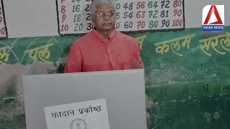 पूर्व विस अध्यक्ष व बिल्हा विधायक धरमलाल कौशिक ने परिवार समेत किया मतदान....