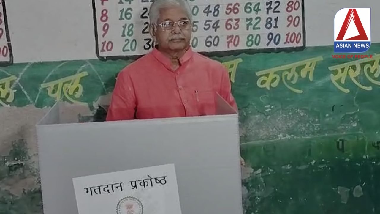 पूर्व विस अध्यक्ष व बिल्हा विधायक धरमलाल कौशिक ने परिवार समेत किया मतदान....