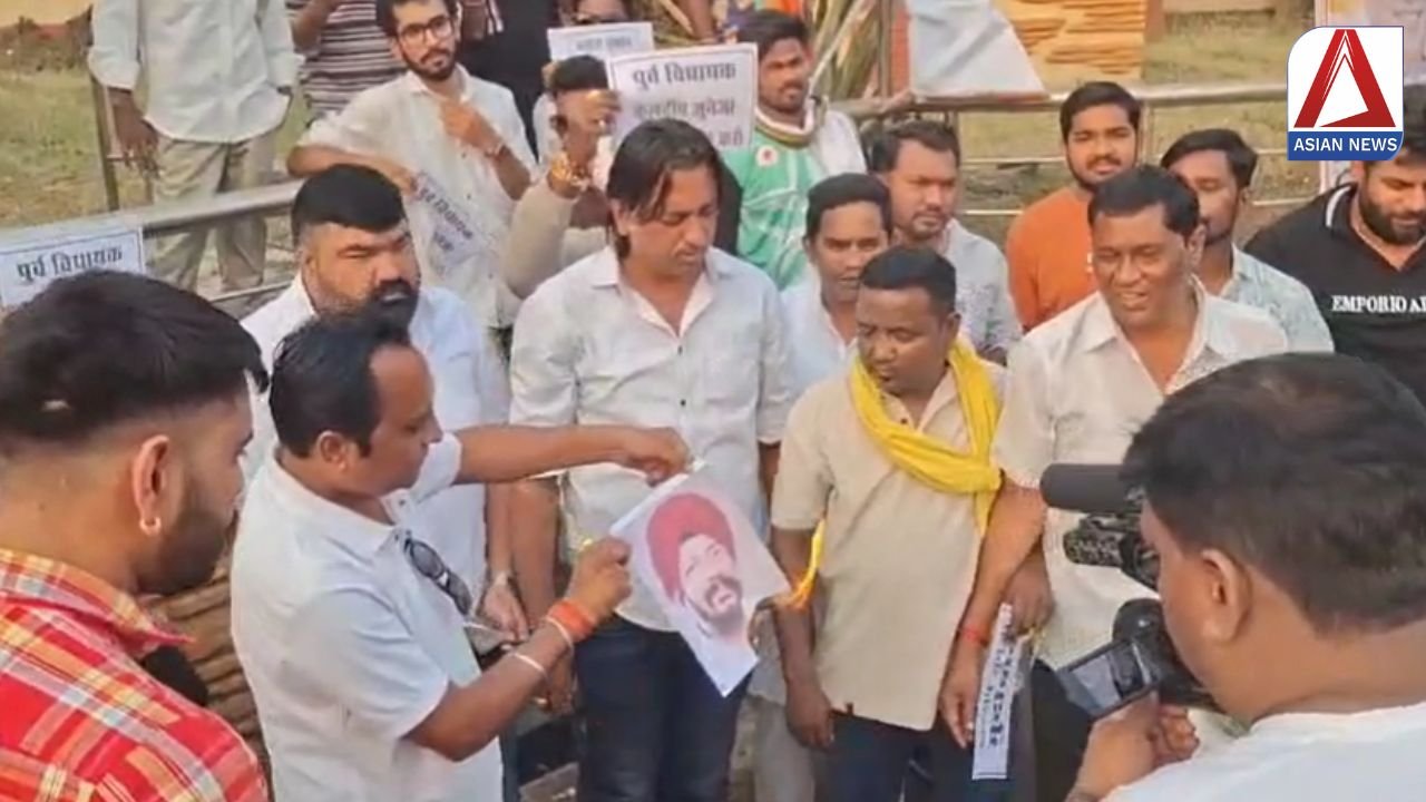 Raipur Breaking: पूर्व विधायक कुलदीप जुनेजा का जलाया पोस्टर....