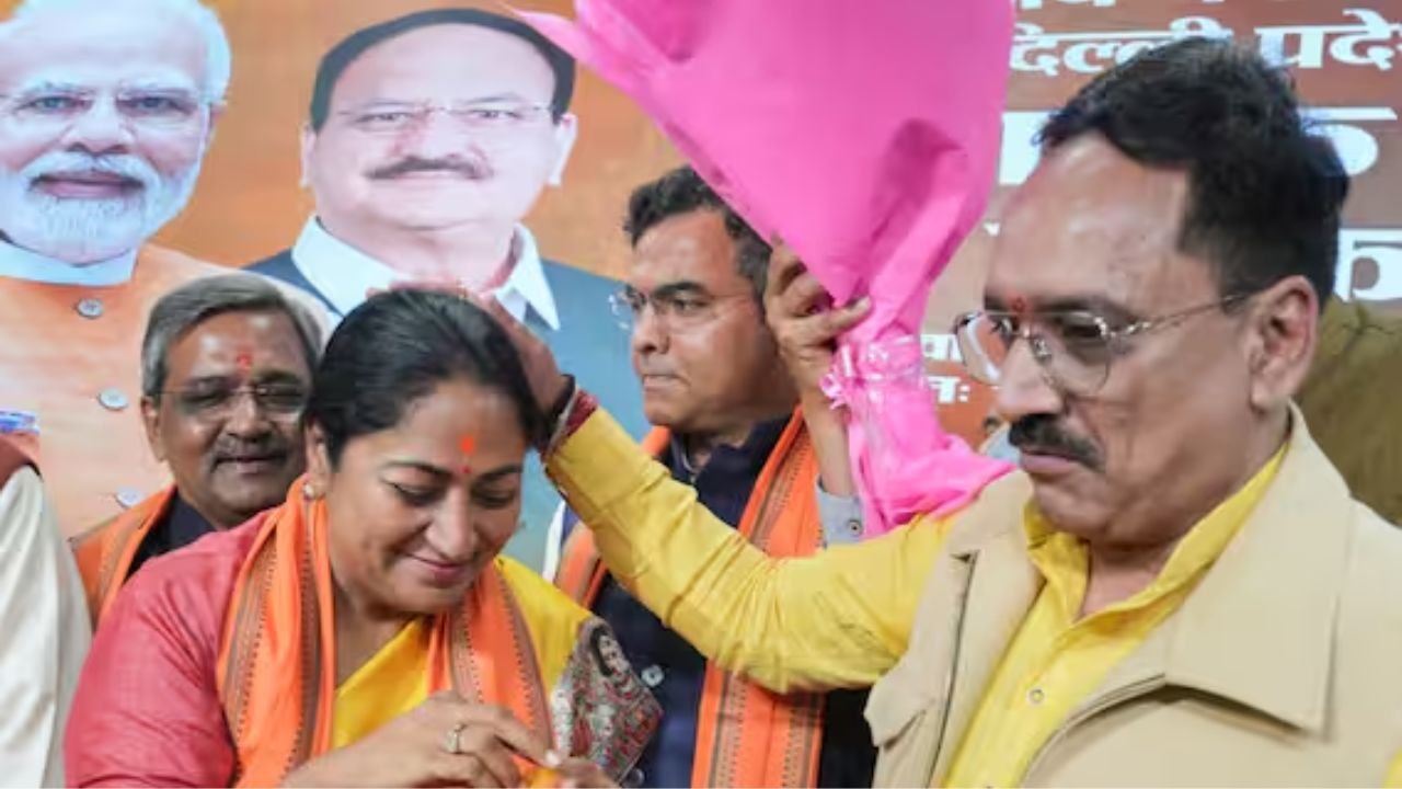Delhi CM Rekha Gupta Oath: दिल्ली में CM रेखा गुप्ता के साथ कौन-कौन मंत्री लेंगे शपथ, सामने आई संभावित लिस्ट...