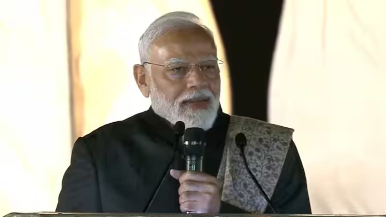 Jahan E Khusrau 2025: पीएम मोदी ने सूफी संगीत महोत्सव में की शिरकत, बोले- ये खुशबू हिंदुस्तान की मिट्टी की है... Jahan E Khusrau 2025: पीएम मोदी ने सूफी संगीत महोत्सव में की शिरकत, बोले- ये खुशबू हिंदुस्तान की मिट्टी की है...