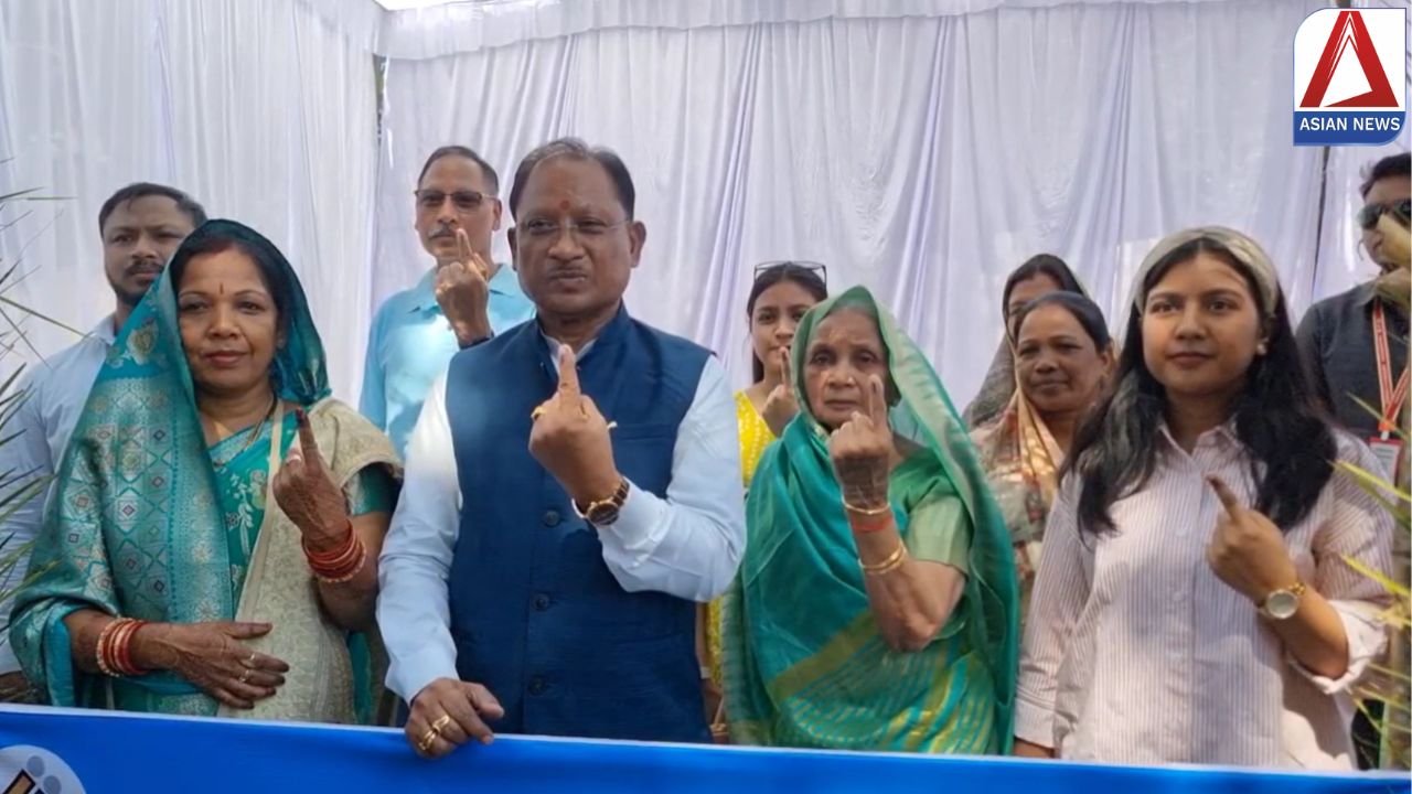 छत्तीसगढ़ त्रिस्तरीय पंचायत चुनाव: CM साय ने सपरिवार किया मतदान...
