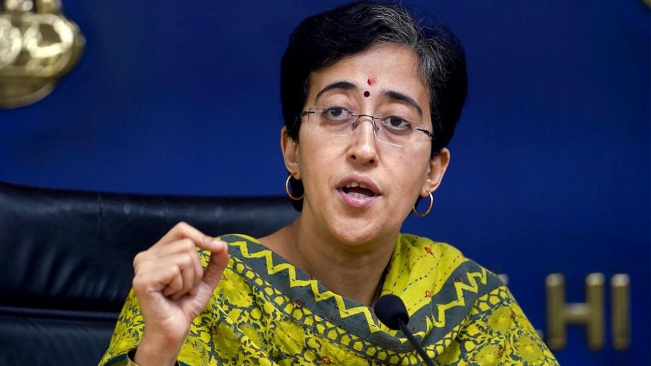 दिल्ली विधानसभा में पहली बार CM और नेता प्रतिपक्ष की भूमिका में होंगी महिलाएं...