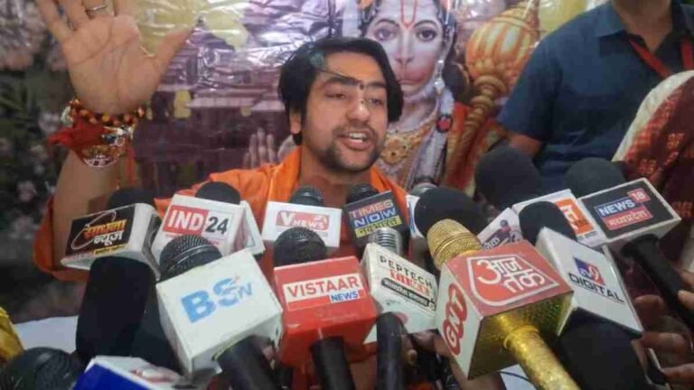 बागेश्वर धाम में बनेगा कैंसर हॉस्पिटल, PM मोदी को दिया भूमिपूजन का निमंत्रण...