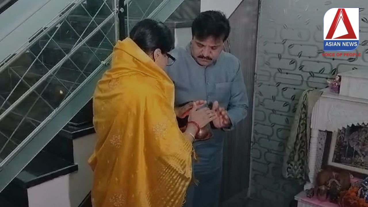 मतदान से पहले कांग्रेस महापौर प्रत्याशी दीप्ति दुबे और पूर्व महापौर प्रमोद दुबे ने किया पूजा-पाठ