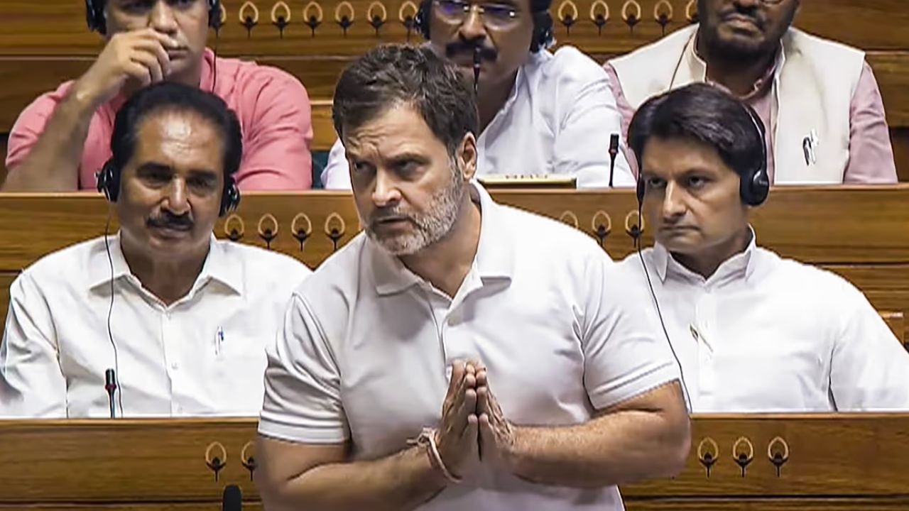 Rahul Gandhi Speech: लोकसभा में ऐसा क्या बोल बैठे राहुल गांधी कि मांगनी पड़ गई माफी...