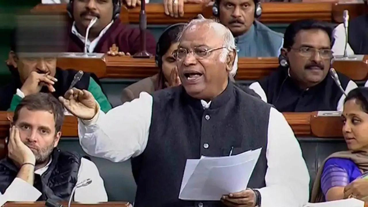 राज्यसभा में मल्लिकार्जुन खड़गे का विवादित बयान, पूर्व प्रधानमंत्री के बेटे पर भड़के...