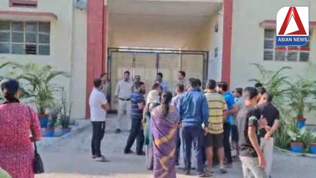 सोडियम ब्लास्ट मामला : गुस्साए पालकों ने स्कूल घेरा...देखें वीडियो